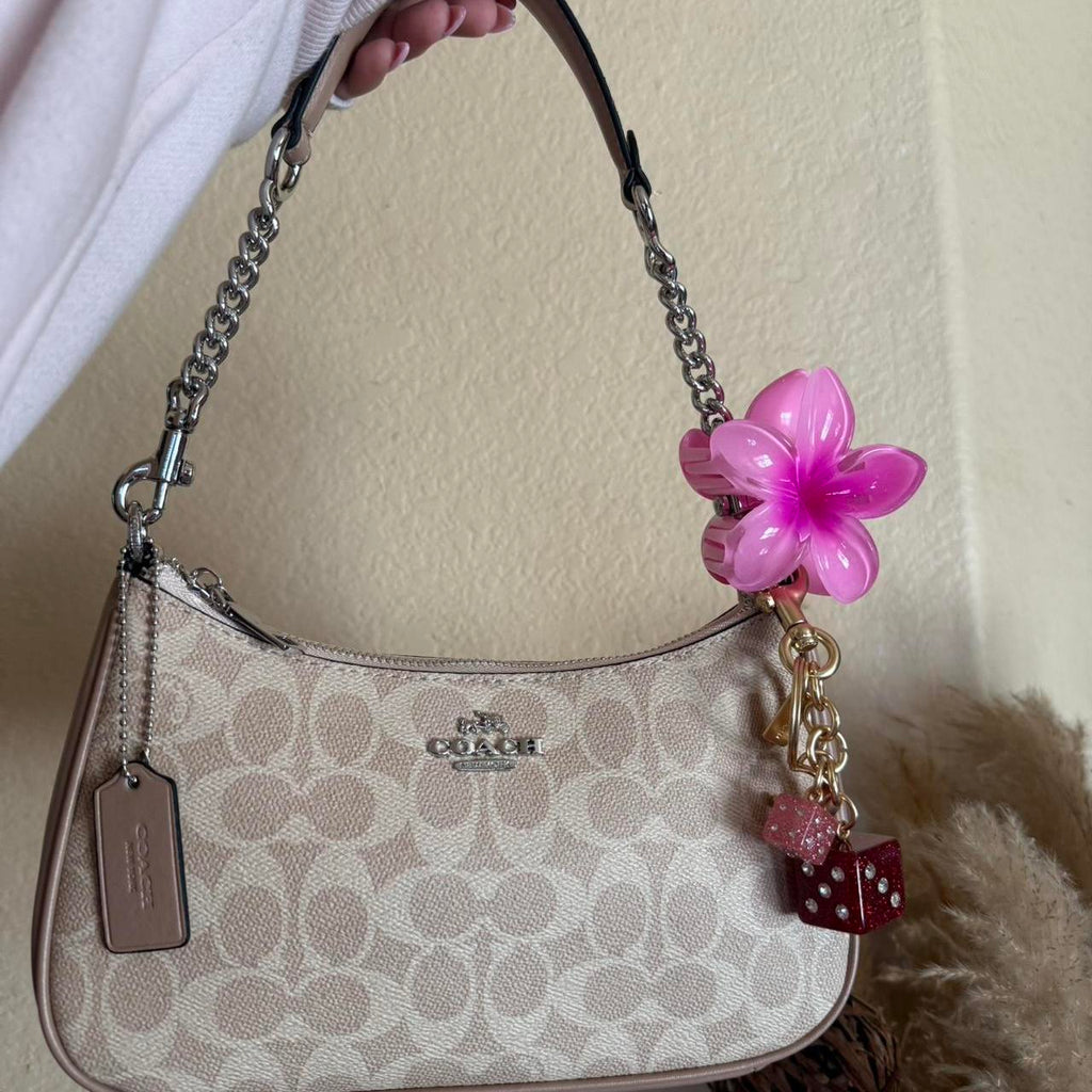 Teri shoulder bag in signature canvas