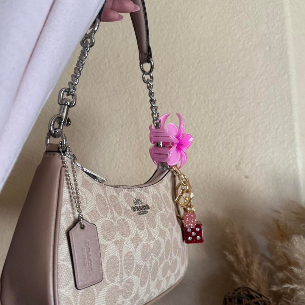 Teri shoulder bag in signature canvas