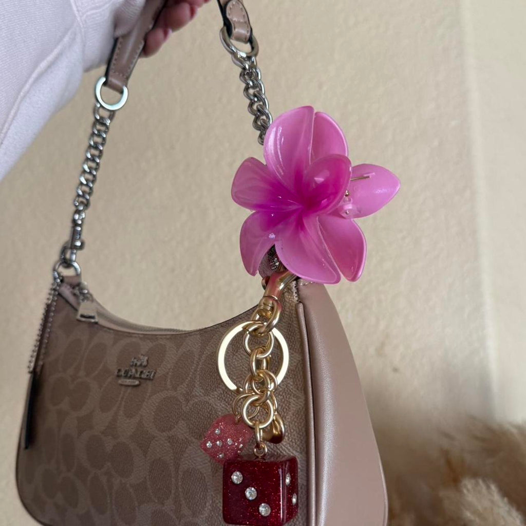 Teri shoulder bag in signature canvas