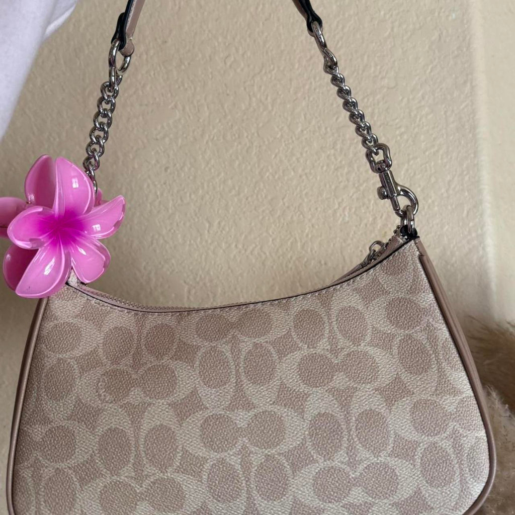 Teri shoulder bag in signature canvas